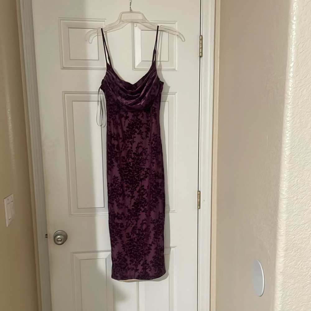 Windsor Purple Midi Dress with Elegant Silhouette